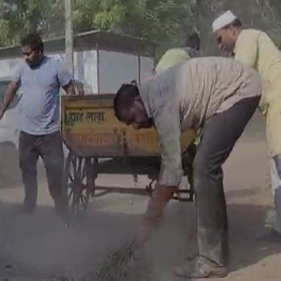 अतिदुर्गम भागातील शाळा हायटेक करण्यासाठी प्रयत्न करू. यामुळं गरिबातल्या गरीब मुलांना चांगल्या दर्जाचं शिक्षण मिळेल, असे यावेळी राज्यमंत्री बच्चू कडू यांनी सांगितलं.