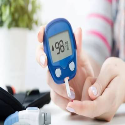 Health Tips : तुमचं वय आणि शरिरातील साखरेचं प्रमाण मॅच होतंय का? वयानुसार साखरेचं प्रमाण किती असावं? जाणून घ्या...