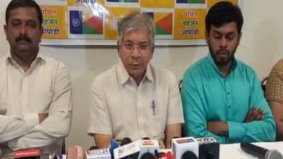 हे सरकार लुटारूंचं, भाजपची लुटीत वाट्यासाठी वाटचाल, प्रकाश आंबेडकरांचा निशाणा