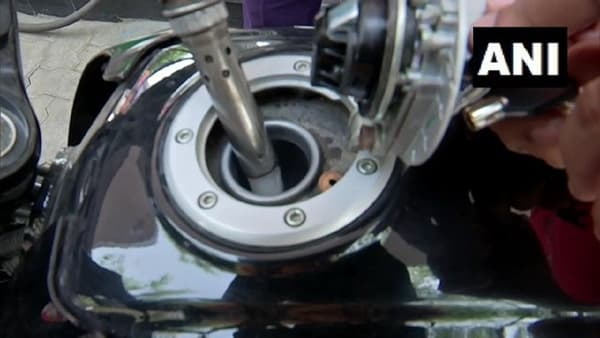 Petrol Diesel Price : 13 दिवसांत पेट्रोल 8 रुपयांनी महाग, जाणून घ्या तुमच्या शहरातील आजचा पेट्रोल डिझेलचा भाव