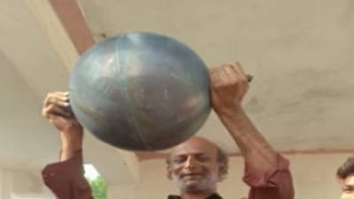 Meteor Shower or Satellite ? चंद्रपुरातील पवनपारमध्ये सापडला साडेपाच किलोचा गोळा; प्रशासन करणार तपास