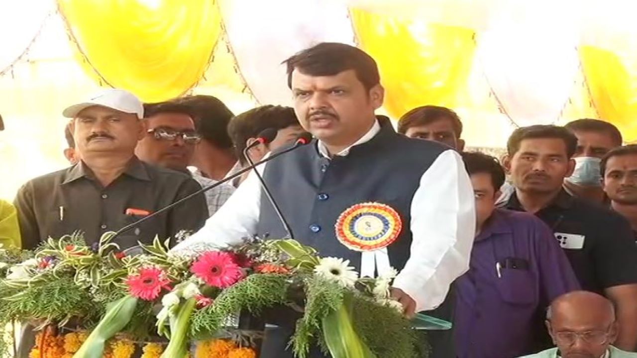 अशोकराव, तुम्ही मध्यस्थी करा, मुख्यमंत्र्यांना समजावा, बुलेट ट्रेनचं काम पूर्ण करा, देवेंद्र फडणवीसांची साद अशोकराव, तुम्ही मध्यस्थी करा, मुख्यमंत्र्यांना समजावा, बुलेट ट्रेनचं काम पूर्ण करा, देवेंद्र फडणवीसांची साद