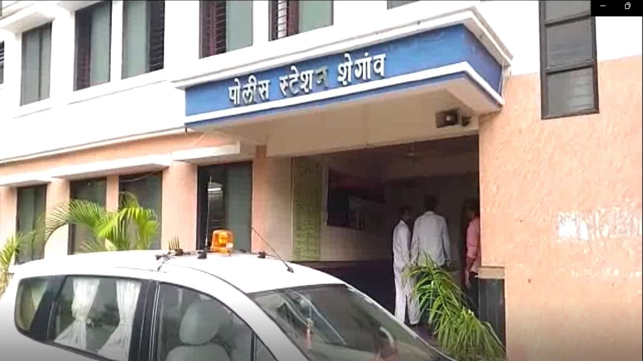 Buldhana Crime : दरोडा टाकण्याच्या बेतात असलेल्या आठ जणांना अटक, स्थानिक गुन्हे शाखा आणि शहर पोलिसांची संयुक्त कारवाई Buldhana Crime : दरोडा टाकण्याच्या बेतात असलेल्या आठ जणांना अटक, स्थानिक गुन्हे शाखा आणि शहर पोलिसांची संयुक्त कारवाई