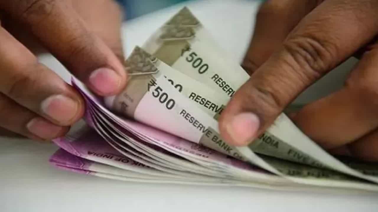 SBI Car Loan : SBIची बंपर ऑफर! मारुतीसह या 10 कंपन्यांच्या कार बुकिंगवर मिळवा सूट, कर्जही होणार स्वस्त