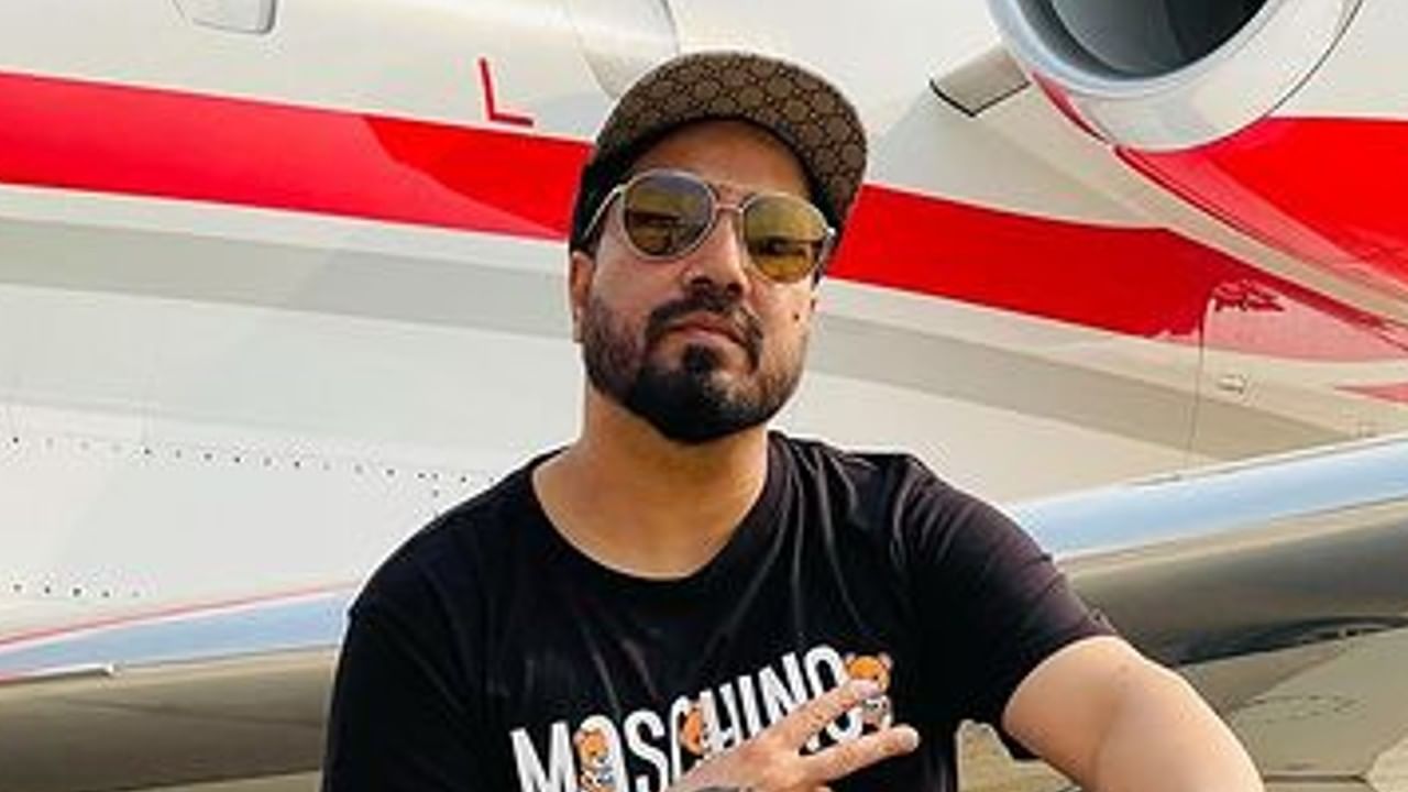 Mika Singh: ..अन् मिका सिंगचा पारा चढला; पत्रकाराला केली शिवीगाळ