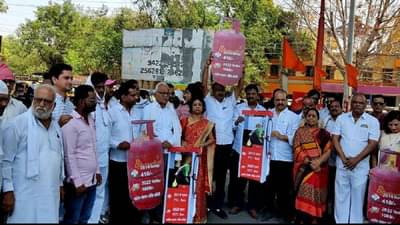 Akola Congress | महागाई विरोधात काँग्रेसचे आंदोलन; केंद्र सरकारविरोधात घोषणाबाजी