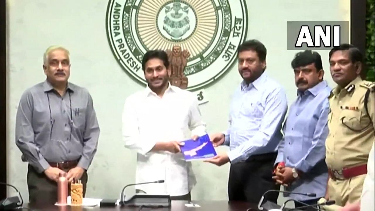 Andhra Pradesh मध्ये 13 नवीन जिल्हे, जाणून घ्या एका क्लिकवर नवीन जिल्ह्यांची नावे Andhra Pradesh मध्ये 13 नवीन जिल्हे, जाणून घ्या एका क्लिकवर नवीन जिल्ह्यांची नावे