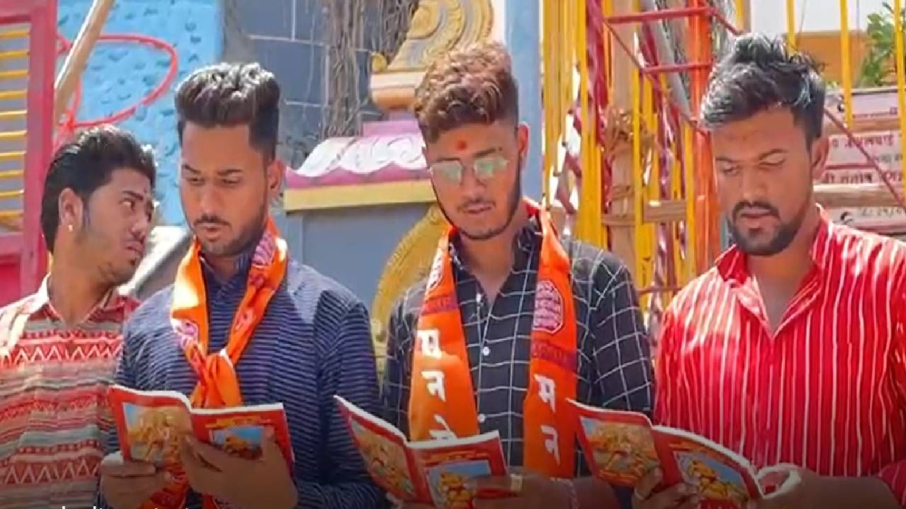 Beed : मशिदीवरच्या भोंग्यातून अजान सुरु झाली अन् समोर त्याचवेळेस हनुमान चालिसा लागली, तणावाची शक्यता? Beed : मशिदीवरच्या भोंग्यातून अजान सुरु झाली अन् समोर त्याचवेळेस हनुमान चालिसा लागली, तणावाची शक्यता?