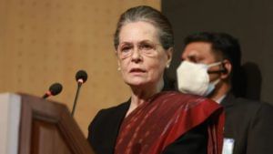 Sonia Gandhi : कोरोना पॉझिटिव्ह असतानाही 8 जूनला सोनिया गांधी ईडीसमोर चौकशीसाठी राहणार हजर, काँग्रेसच्या नेत्यांनी दिली माहिती