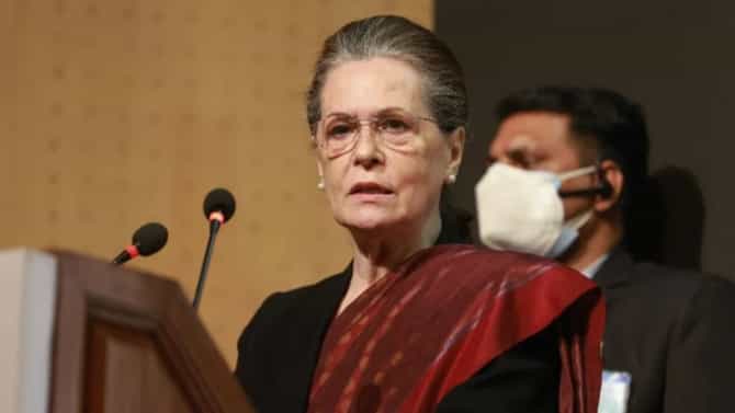 Sonia Gandhi : कोरोना पॉझिटिव्ह असतानाही 8 जूनला सोनिया गांधी ईडीसमोर चौकशीसाठी राहणार हजर, काँग्रेसच्या नेत्यांनी दिली माहिती