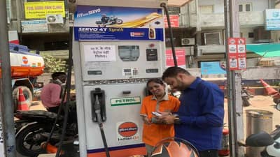 Nagpur Petrol | 50 रुपयांपेक्षा कमी पेट्रोल मिळणार नाही! नागपुरातील पेट्रोल पंपावर लागल्या पाट्या