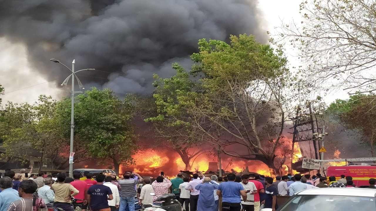 Video Nagpur Fire | नागपुरात आरा मशीनला भीषण आग, आग विझविण्यासाठी अग्निशमन विभागाच्या गाड्या रवाना