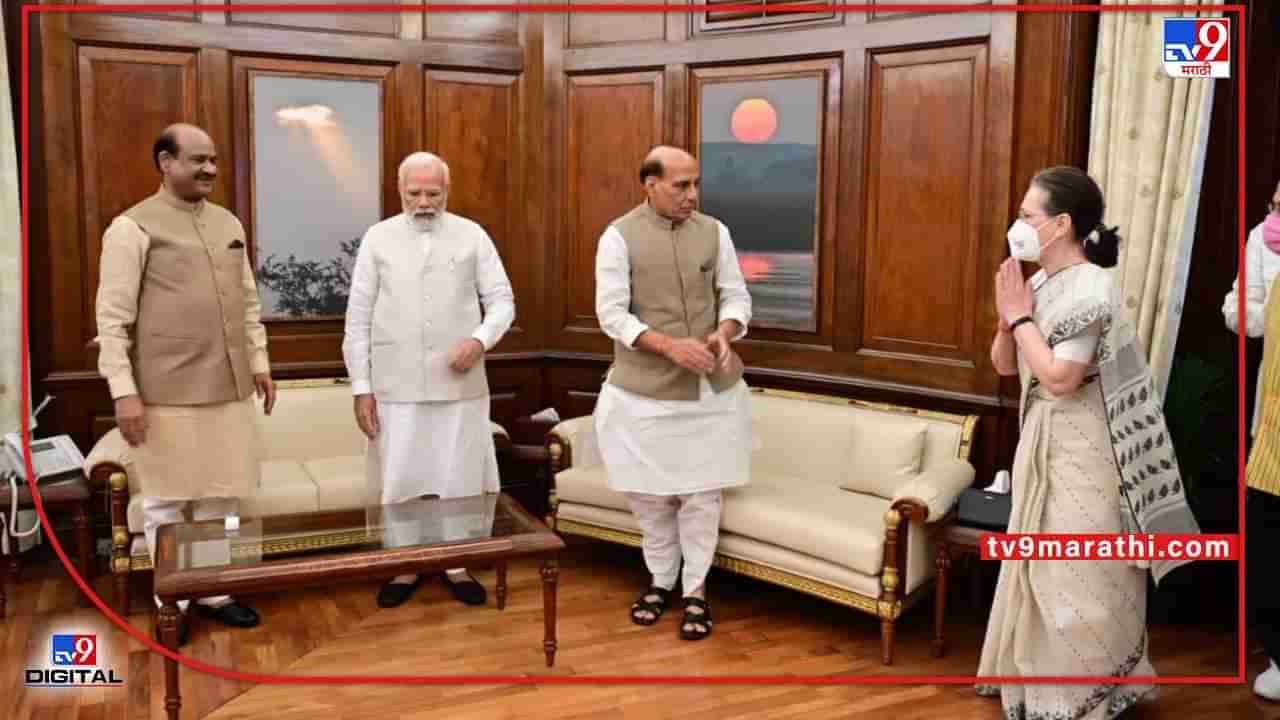 Sonia Gandhi meets PM Modi: सोनिया गांधी मोदींना भेटल्या, नमस्कारही केला, पण मोदींची नजर खाली; पाहा फोटो काय सांगतो?