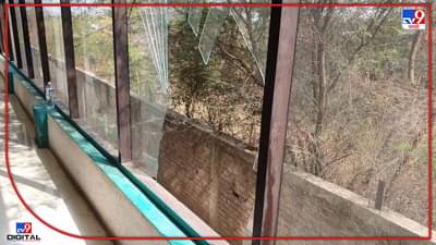 पत्नीचा उपचारादरम्यान मृ्त्यू झाल्यानं पतीचा डॉक्टरवर प्राणघातक हल्ला! राजगुरुनगरमधील रुग्णालयात नातलगांची तोडफोड