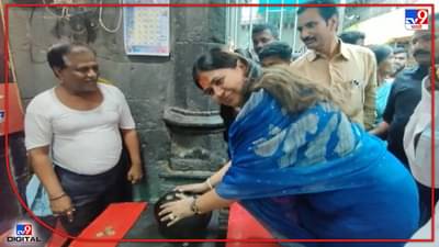 Video : पंकजा मुंडेंनी तुळजाभवानीकडे मागितला कौल, मनातील इच्छा पूर्ण होणार?