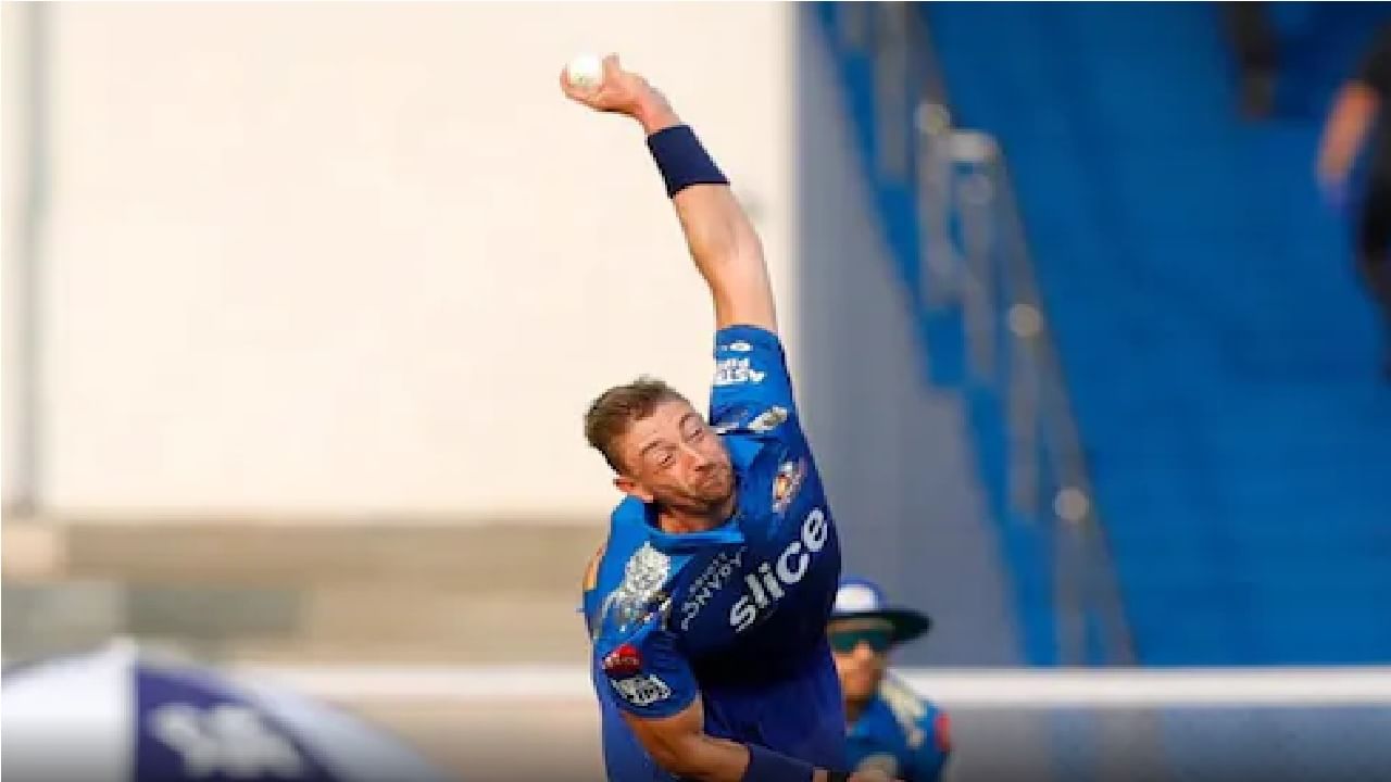 MI vs KKR Mumbai Indians: एका ओव्हरमध्ये 35 रन्स देणाऱ्या Daniel Sams ला इन्स्टाग्रामवर शिवीगाळ