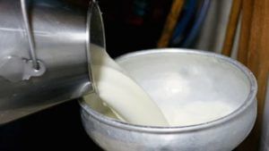 Inflation : दुध पावडरचे दर दुपटीने वाढले, दूध टंचाईचा मोठा फटका
