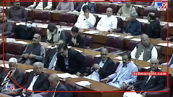 Political Crisis in Pakistan : पाकिस्तानच्या स्पीकरकडून विरोधकांचा गेम, विदेशी षडयंत्राची चर्चा करण्यास सांगताच विरोधक भडकले