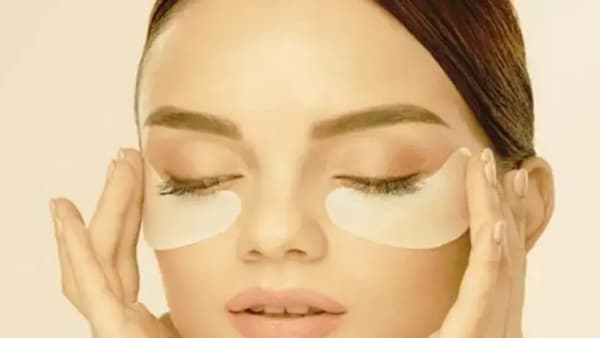 EYE : डोळ्यांखालील काळे डाग आणि सुरकुत्यांची समस्या दूर करण्यासाठी हे उपाय फायदेशीर!