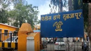 Tuljabhavani Temple : सुरक्षा रक्षकाला मारहाण केल्या प्रकरणी तुळजाभवानी मंदिरातील 2 पुजाऱ्यांवर गुन्हा नोंद