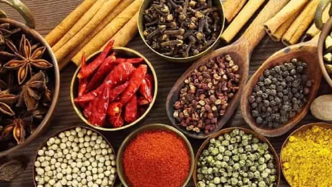 Weight Loss : स्लिम व्हायचे आहे? मग, या 5 मसाल्यांचा आहारात समावेश नक्की करा!