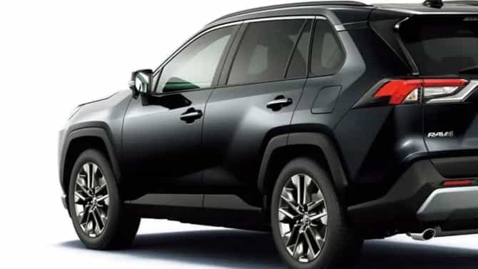 सिंगल चार्जमध्ये 500 किमी रेंज, Toyota ची Electric Car लाँच होणार