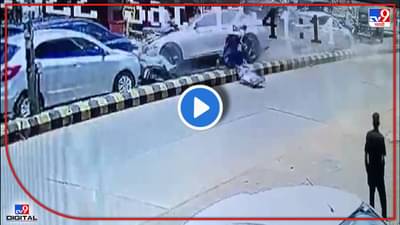 भरधाव BMW डिव्हायडर पार करत विरुद्ध दिशेला! डिव्हायडरवर उभ्या असलेल्या महिलेचं काय झालं? पाहा थरारक Video