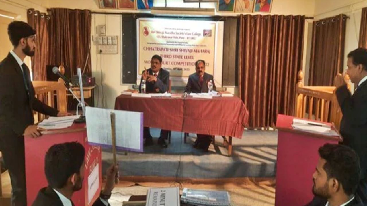 Pune Moot Court : तब्बल दोन वर्षांनंतर पुण्यात भरली ‘मूट कोर्ट’ राज्यस्तरीय स्पर्धा, 25 संघ सहभागी Pune Moot Court : तब्बल दोन वर्षांनंतर पुण्यात भरली ‘मूट कोर्ट’ राज्यस्तरीय स्पर्धा, 25 संघ सहभागी