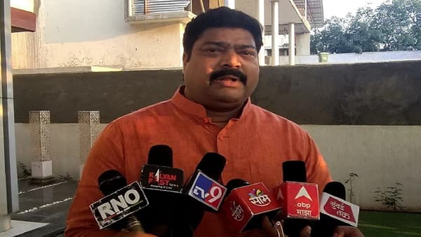 MNS vs Shivsena : आम्ही पक्ष कुणाच्या दाढीला बांधलेला नाही, मनसे आमदाराचे आदित्य ठाकरेंना प्रत्युत्तर