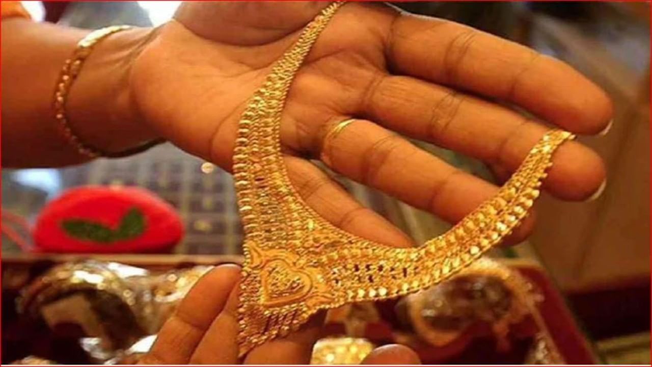 Today Gold Silver Price: आठवड्याच्या दुसऱ्याच दिवशी सोन्या चांदीच्या दरात तेजी, चांदी सत्तर हजारांवर, चेक करा तोळ्या तोळ्याचा भाव