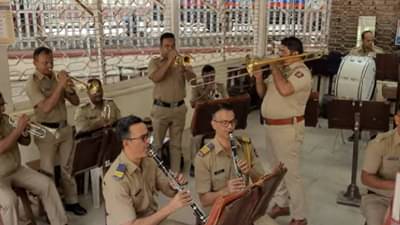 खाकी स्टुडिओमध्ये रंगले इजिप्तचे सुर! या मुस्तफा गाण्याचं मुंबई पोलीस बँडच्या वतीने सादरीकरण