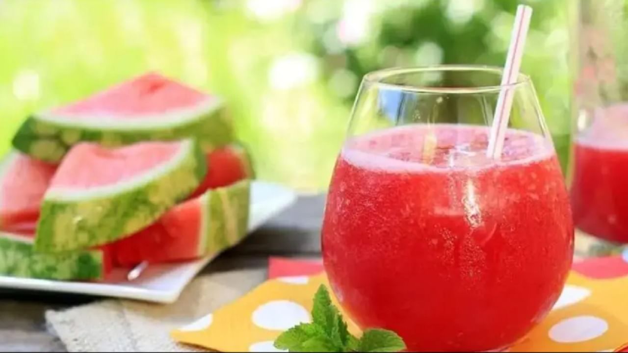 Watermelon Juice : उष्णतेवर मात करण्यासाठी कलिंगडचा ज्यूस प्या, वाचा आरोग्य फायदे!
