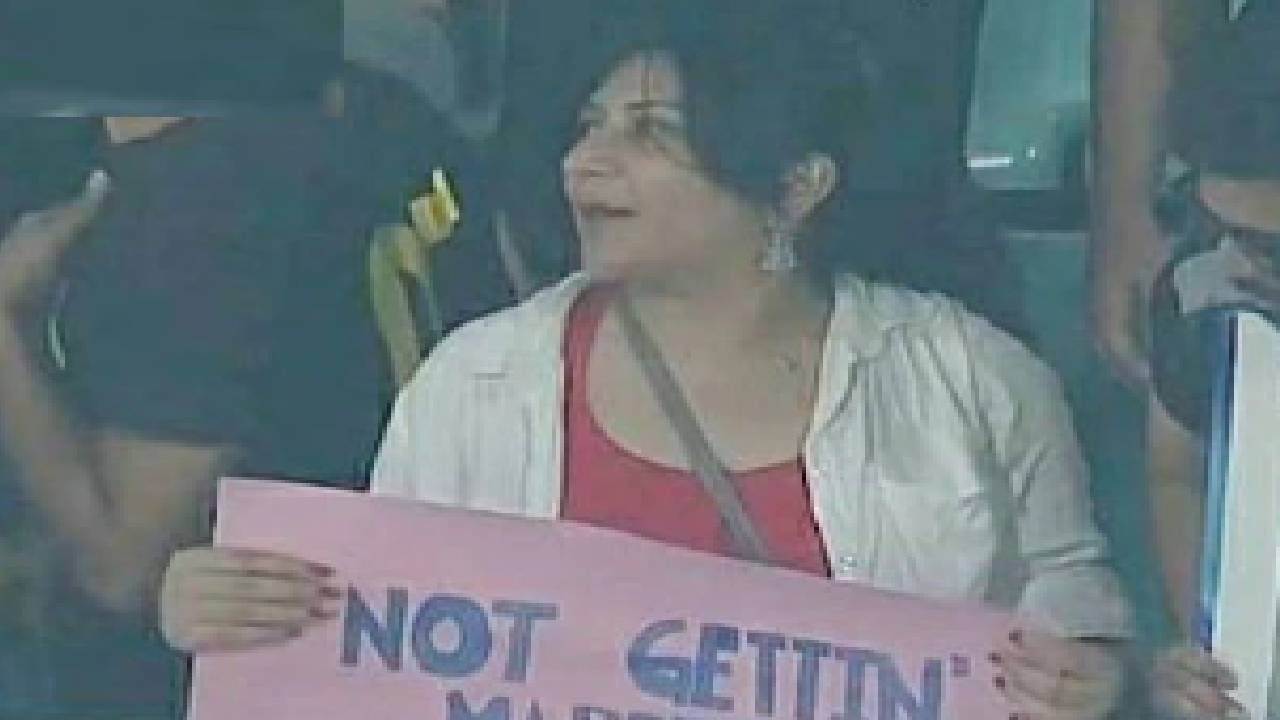 IPL 2022 CSK vs RCB: 'RCB विजेतेपद मिळवणार नाही, तो पर्यंत मी...', महिला फॅनने घेतली वेगळीच शपथ