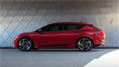 लाँचिंग च्या आधीच रस्त्यावर धावतांना दिसली ‘किया ईव्ही’  कार