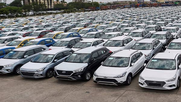 Vehicles Prices Increases : का होत आहेत चारचाकी वाहने महाग? चारचाकी घ्यायचे आहे? त्याआधी हे वाचा