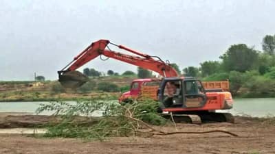 गंदा है, पर धंदा है? अवैध वाळूप्रकरणी परभणीत पोलिसांची धडाकेबाज कारवाई, महसूल विभाग मात्र झोपेत?