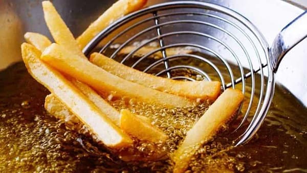 Pune Edible Oil : सावधान, खाद्यतेलाचा पुन्हा पुन्हा वापर कराल तर! अन्न आणि औषध प्रशासनाचा पुणेकरांना इशारा