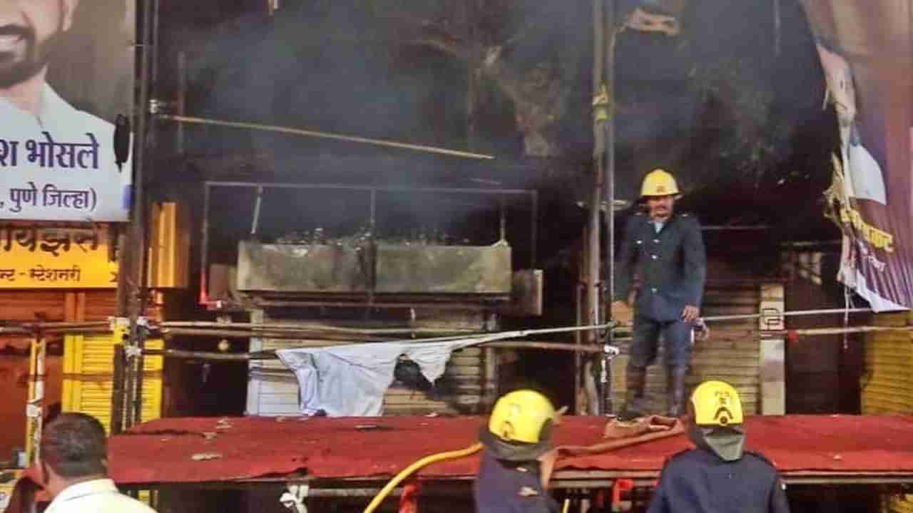 Pune fire : पुणे स्टेशनच्या डॉ. बाबासाहेब आंबेडकर पुतळा परिसरात आग, स्टॉल्स जळून खाक