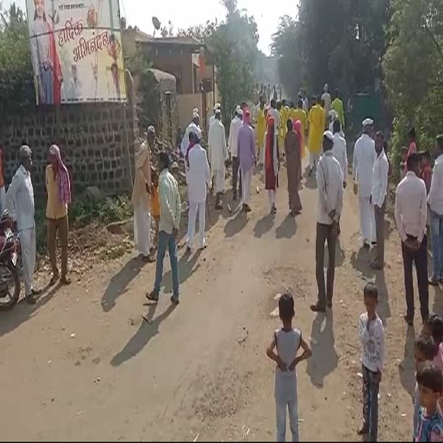 करमाळा तालुक्यातील कुगाव येथील एका शेतकऱ्याची मुलगी महाराष्ट्र लोकसेवा आयोगाच्या परीक्षेत उत्तीर्ण झाली.