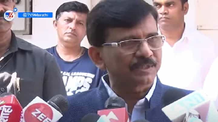 स्वतः शेण खाणारे दुसऱ्यांच्या तोंडाचा वास घेतात - संजय राऊत स्वतः शेण खाणारे दुसऱ्यांच्या तोंडाचा वास घेतात - संजय राऊत