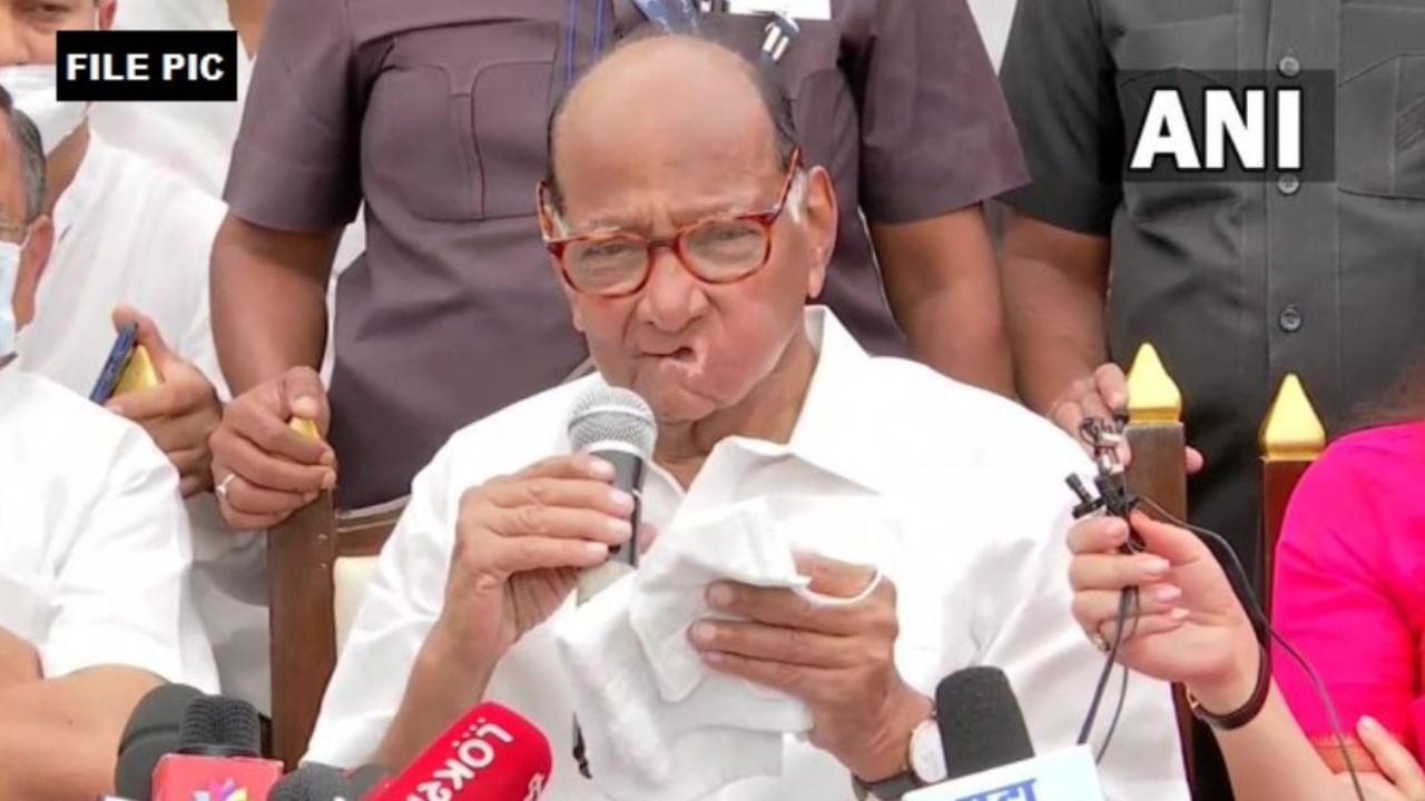 Sharad Pawar Live : त्यांच्याकडे बोलायला काही नाही, शरद पवारांनी पुन्हा राष्ट्रवादीतल्या ओबीसी, आदिवासी नेत्यांची यादी वाचली, फडणवीस बोलणार?