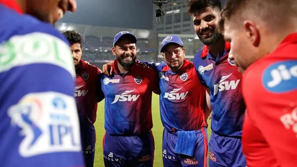 DC vs RCB IPL 2022 Head to Head: आरसीबी विरुद्ध दिल्ली कॅपिटल्स सामन्यात कोणाचं पारडं जड?