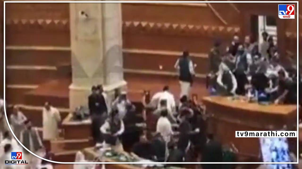 पाकिस्तान: पंजाब संसदेत प्रचंड गदारोळ, नेत्यांनी उपसभापतींना मारल्याचा आरोप