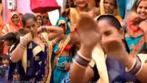 Video : कच्चा बदामवर 'काकूबाईं'चा डान्स, पाहून हसू आवरणार नाही, नेटकरी म्हणतात, बेस्ट डान्स!