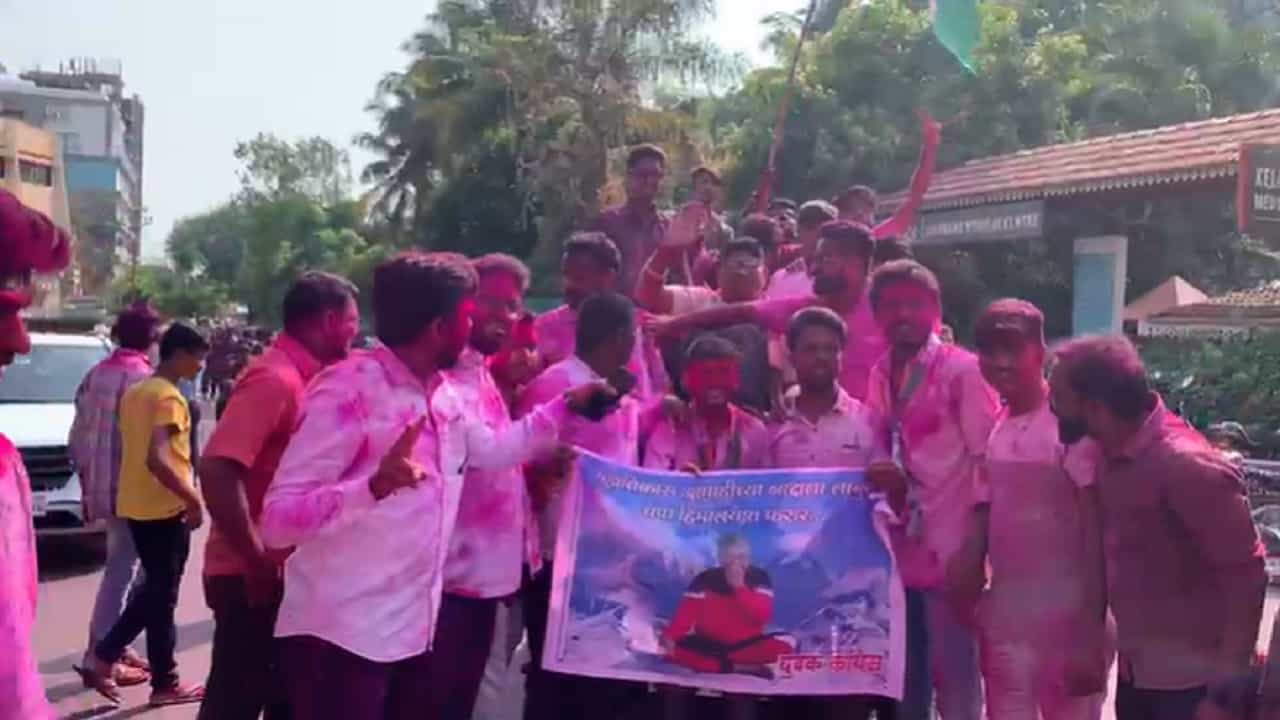 Video : चंद्रकांत पाटील निघाले हिमालयाकडे!, कोल्हापूर युवक काँग्रेसची रॅली