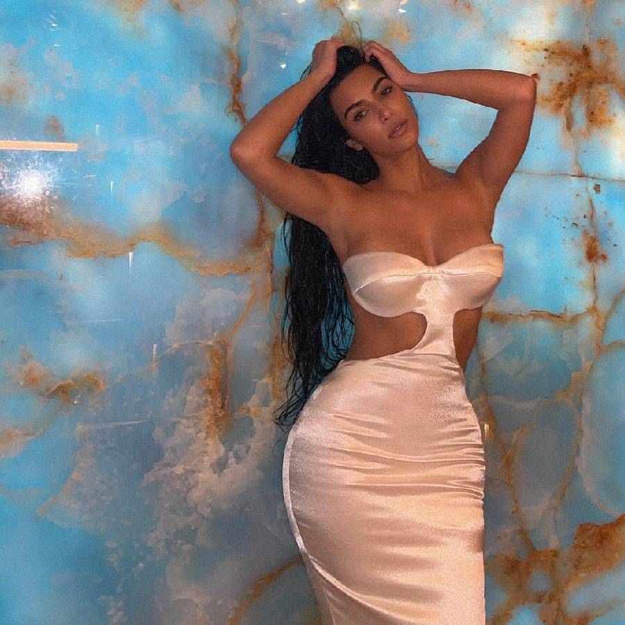 2007- मध्ये बनवण्यात आलेला हा वादग्रस्त व्हिडीओ होता. एका जाहिरातीचा हा व्हिडीओ होता. या वादग्रस्त व्हिडोओचे प्रदर्शन रोकण्यासाठीही किमने खूप प्रयत्न केले होते. यासाठी तिने अडल्ट प्रोडक्शन कंपनी विवेड कंपनीला कायदेशीर नोटीसही पाठवली होती.