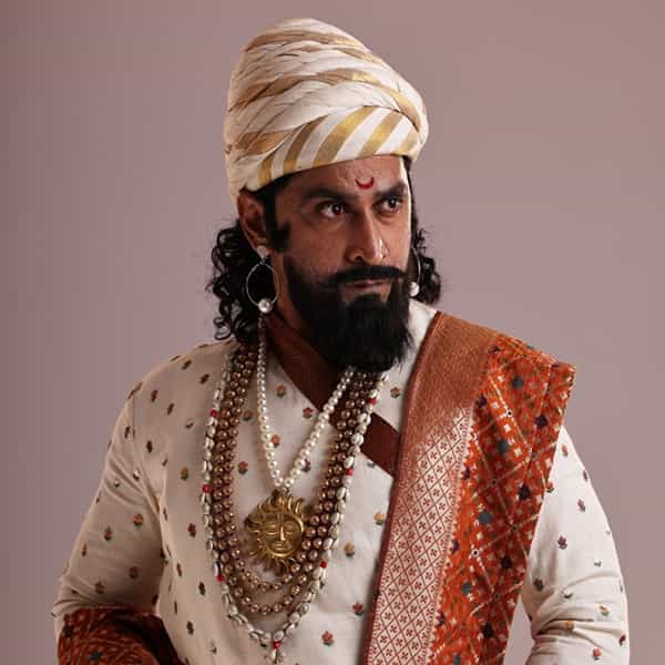 दिग्दर्शक दिग्पाल लांजेकर यांच्या शिवराज अष्टकातील चौथा चित्रपट 'शेर शिवराज' लवकरच प्रेक्षकांच्या भेटीला येणार आहे. किल्ले प्रतापगडावर महाराजांनी अफजलखानासारख्या बलाढ्य शत्रूला पराजित करत यमसदनास धाडलं होतं.