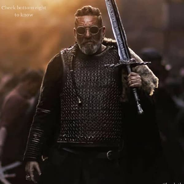 बॉलीवूड अभिनेता संजय दत्त सध्या 'KGF 2' चित्रपटामुळे चर्चेत आहे. प्रशांत नील दिग्दर्शित आणि यश कुमार स्टार 'KGF: Chapter 2' बॉक्स ऑफिस धुमाकूळ घातला आहे. फुल्ल अॅक्शनपट, ड्रामा असलेला हा चित्रपट चाहत्यांच्या चांगलाच पसंतीस उतरला आहे.