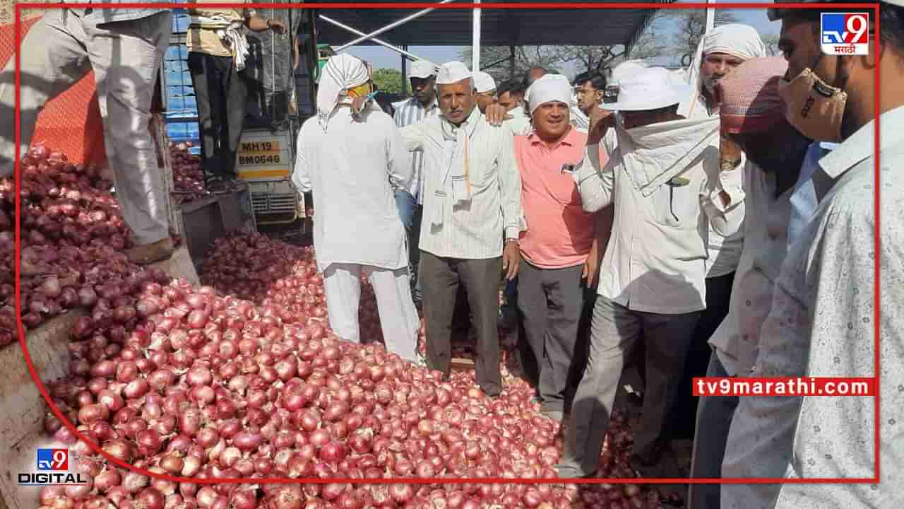 Onion Market: बुडत्याला काडीचा आधार, नाफेड ची खरेदी अन् शेतकऱ्यांना फायदा, कांद्याच्या मुख्य मार्केटमध्ये चाललयं काय?