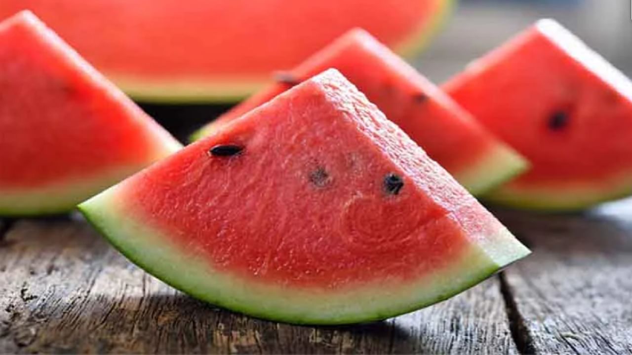 Watermelon : वजन कमी करण्यापासून ते दृष्टी वाढवण्यापर्यंत कलिंगड आरोग्यासाठी अत्यंत फायदेशीर, वाचा!